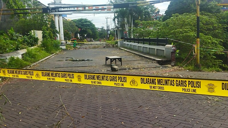 Longsor, Jembatan Dieng Kota Malang Ditutup Total