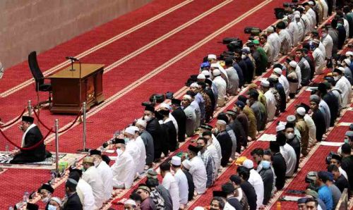 Salat tarawih di Masjid Istiqlal. Foto: Media Indonesia/ADAM DWI