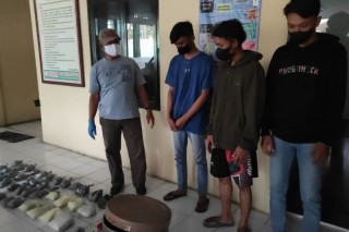 3 Pria Bawa Bubuk Petasan Diringkus di Kediri