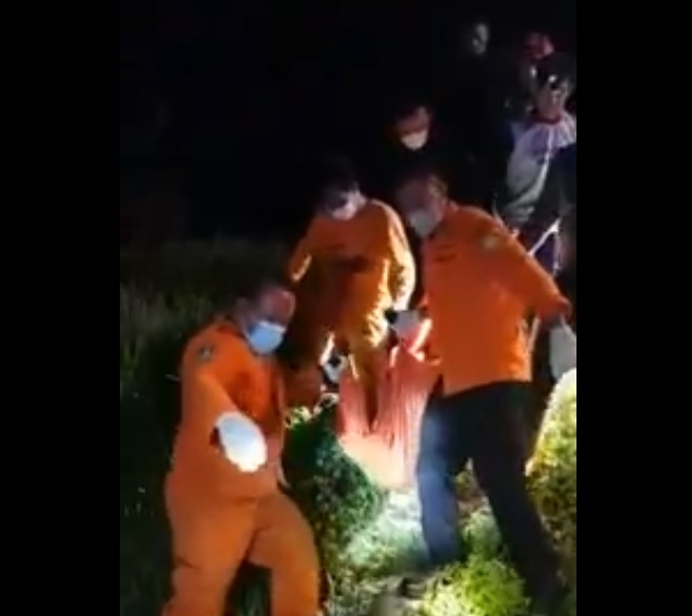 Seluruh KorbanTercebur Sungai Brantas Ditemukan! Anak Selamat, Bapak dan Ibunya Tewas
