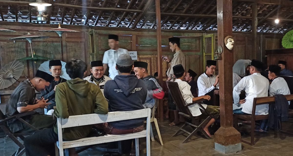 Gamers bersarung Ponorogo anti mengumpat (Foto / Istimewa)