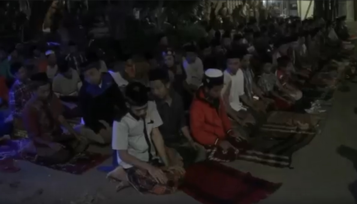 Jamaah sholat tarawih di Ponpes Mambaul Hikam, Kabupaten Blitar, Jawa Timur/metrotv