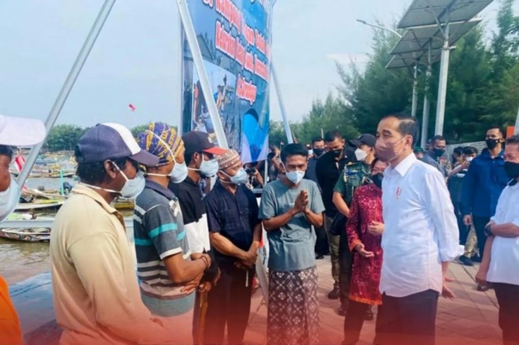 Dicurhati Nelayan Gresik Soal Sulit Solar, Jokowi: Bangun SPBU Khusus!
