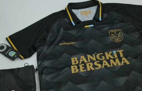 Tim Turun Kasta, Jersey Spesial Ultah Persela Tetap Ludes Terjual