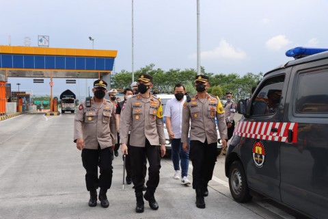 Kapolres Malang, AKBP Ferli Hidayat, saat melakukan pengecekan ke sejumlah Pos Pengamanan (Pos Pam) dan Pos Pelayanan (Pos Yan) yang ada di wilayah hukum Polres Malang/istimewa.