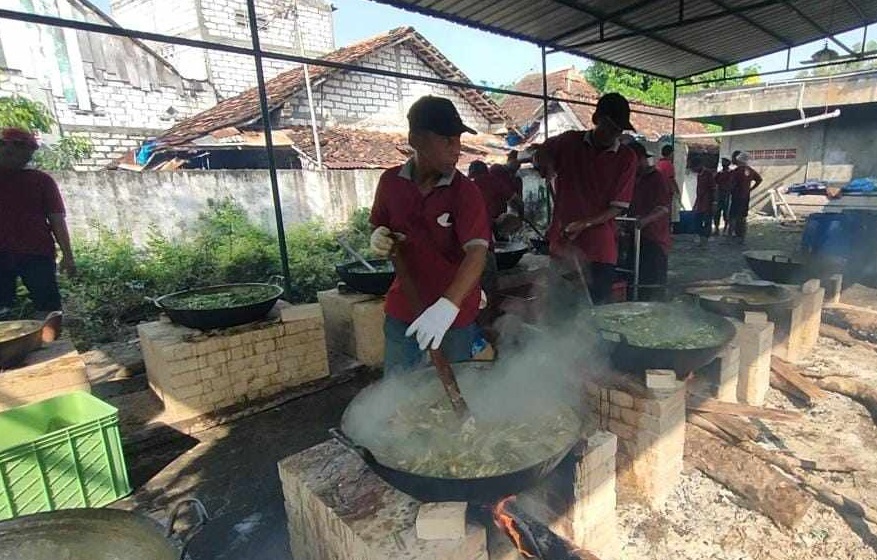 Proses pembuatan kolak ayam Gresik (Foto / Metro TV)