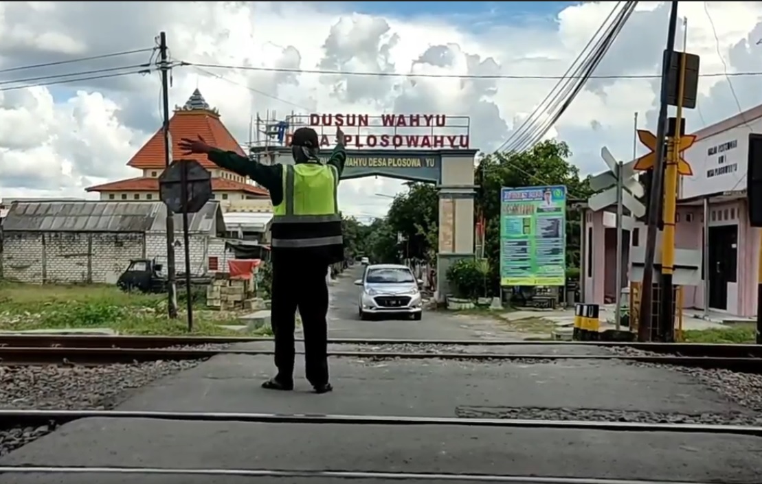 Salah satu perlintasan kereta api di Lamongan/metrotv