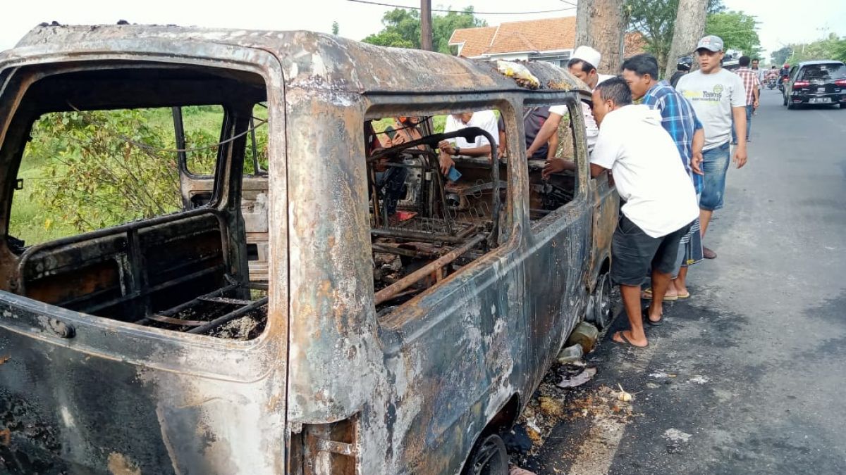 Kondisi mobil pemudik yang terbakar (Foto / Metro TV)