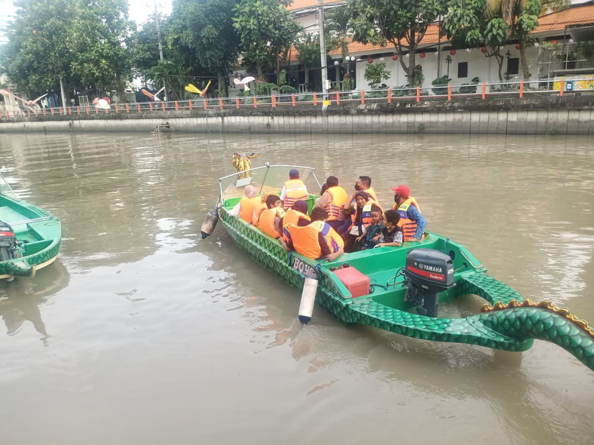 Selain KBS, Wisata Perahu Kalimas Jadi Destinasi Favorit Warga saat Libur Lebaran 2022