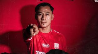 Samsul Arif berkostum Persis Solo/ig