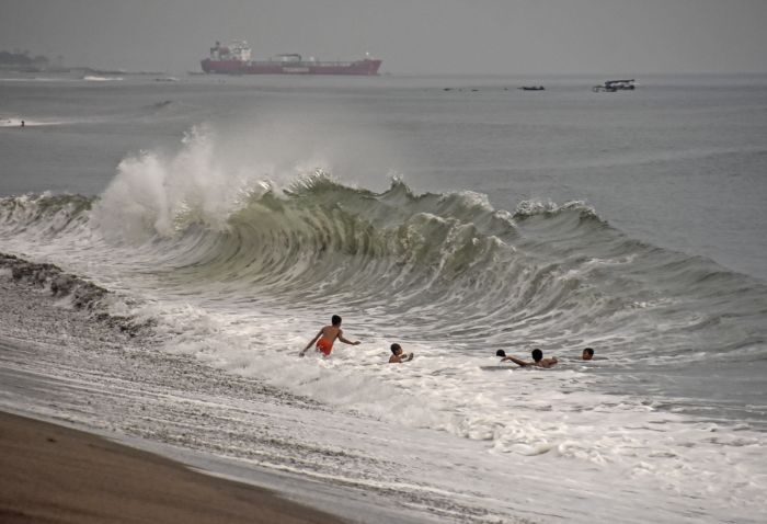 Waspada! Banjir Rob Ancam Pesisir Pantai Jatim, 12-20 Mei