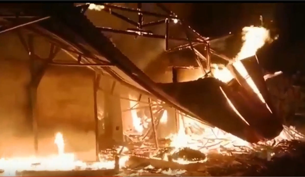 Api melahap Pabrik Kacang Shanghai Gangsar di Tulungagung/metrotv
