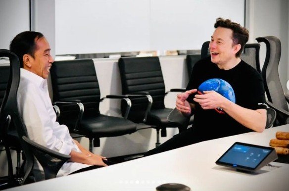 Presiden Joko Widodo menyempatkan diri bertemu dengan CEO Space X, Elon Musk (Foto / Istimewa)
