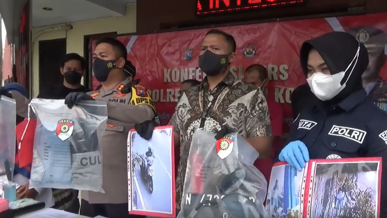  Kapolres Pasuruan Kota, AKBP Raden Muhammad Jauhari menunjukkan barang bukti/metrotv
