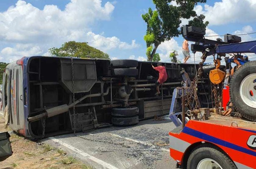 Bus Sugeng Rahayu Terguling di Madiun, 19 Penumpang Luka