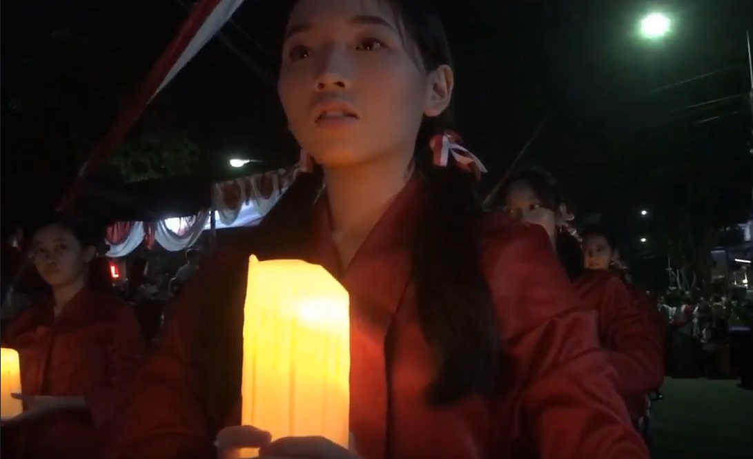 Peserta Grebeg Pancasila membawa lampu lampion keliling Kota Blitar/metrotv 