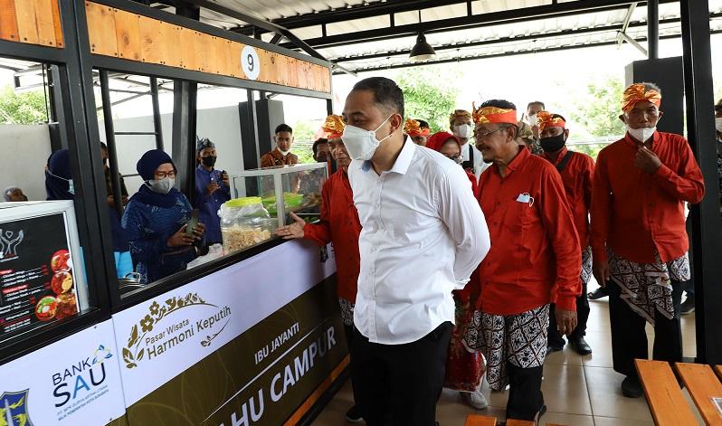 Walikota Surabaya Eri Cahyadi saat meresmikan ulang  Pasar Wisata Harmoni Keputih (Foto / Metro TV)