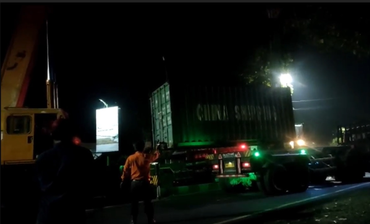 Truk Kontainer Tabrak Pipa Gas di Sidoarjo Akhirnya Bisa Dievakuasi