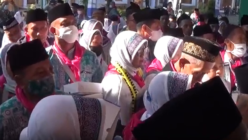  Jemaah haji dari embarkasi Surabaya/metrotv