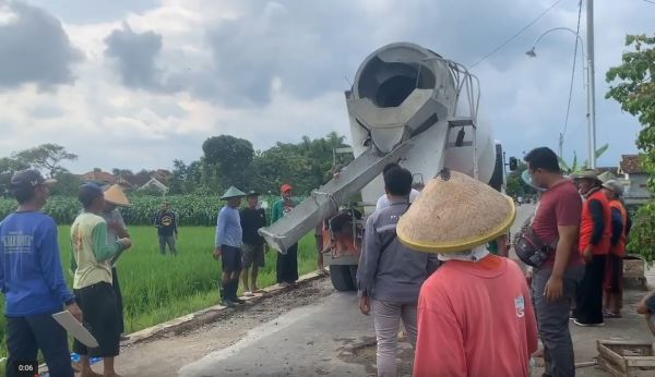 Juragan Ayam Ponorogo Bangun Jalan Desa Rp 420 Juta