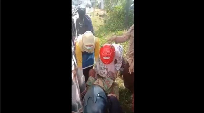 Tangkapan layar detik-detik seorang ibu melahirkan di Jalan (Foto / Metro TV)