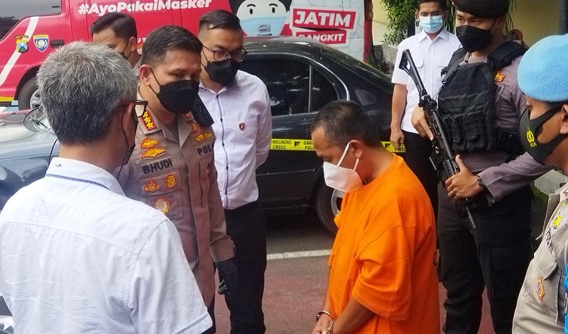 MDH ditangkap usai membunuh temannya Heri Setiawan (Foto / Metro TV)