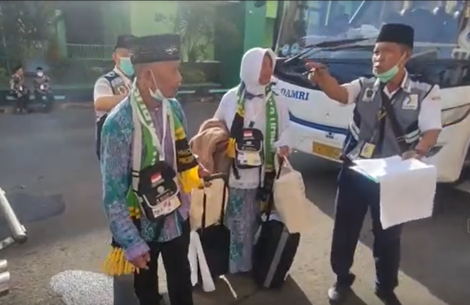 Jemaah calon haji yang berangkat Embarkasi Surabaya/metrotv