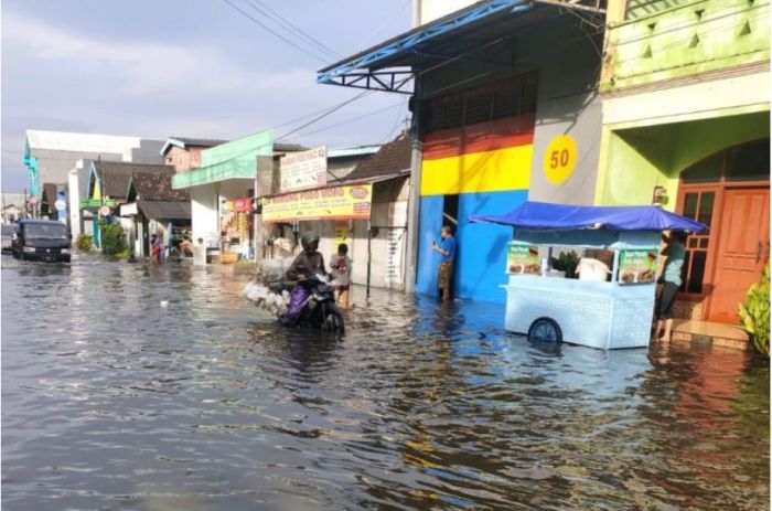 Kawasan Penjaringan, Rungkut, Surabaya dilanda banjir, Senin pagi (13/6)/antara