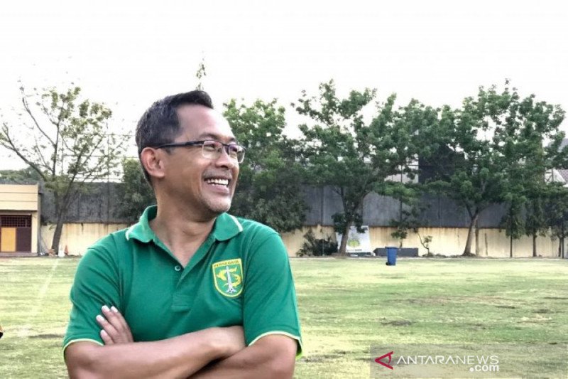 Pelatih Persebaya Surabaya Aji Santoso. (ANTARA/Fiqih Arfani)