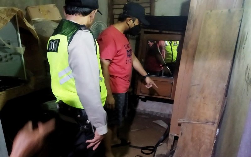 Polisi mendatangi TKP penculikan yang melibatkan tersangka YD (Foto / Metro TV)