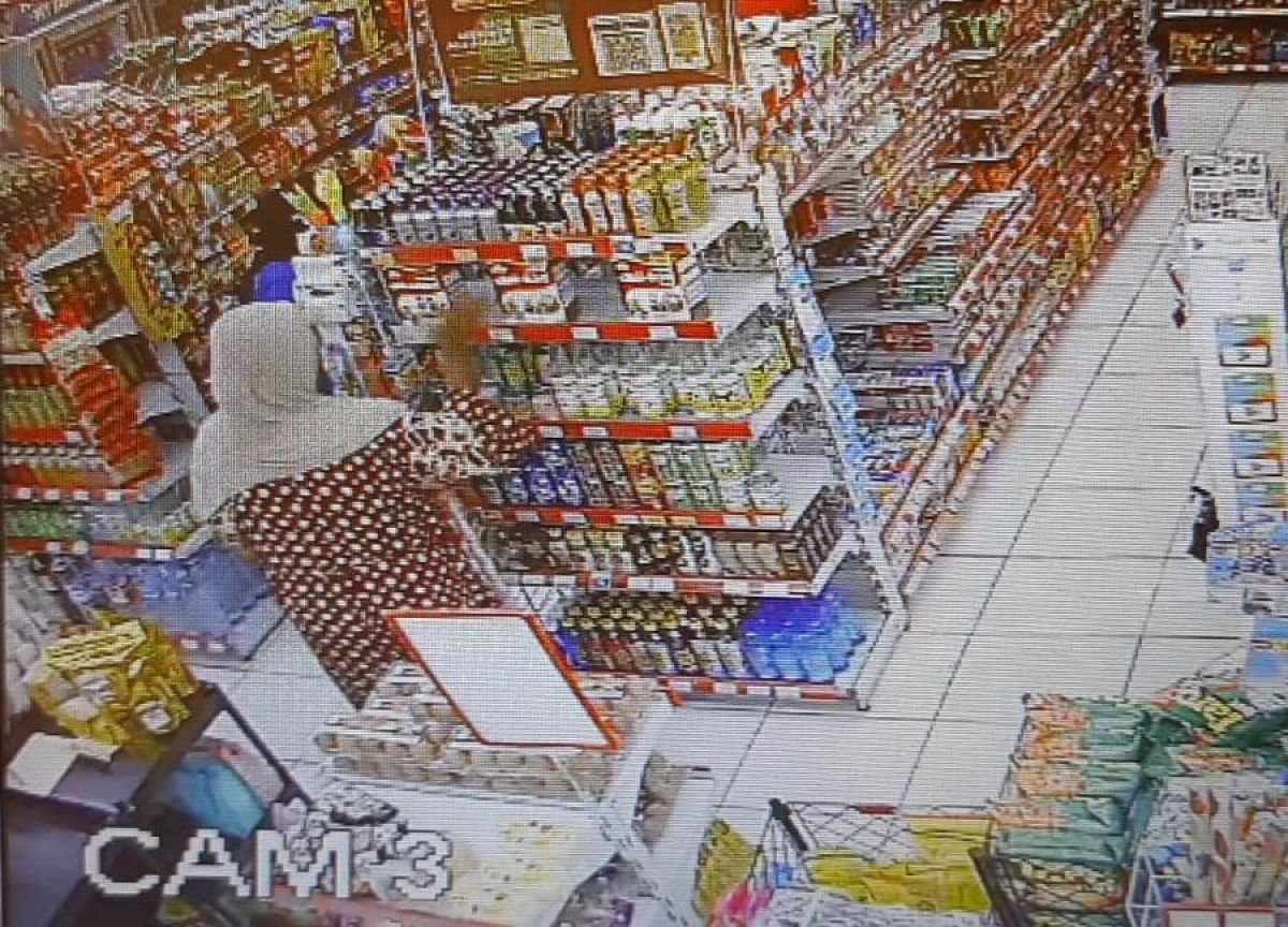 Rekaman CCTV pencurian boks susu (Foto / Metro TV)