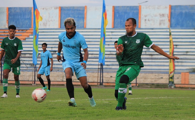  Laga ujicoba antara Persela Lamongan melawan PSMS Medan di stadion Surajaya Lamongan berakhir imbang dengan skor 1-1 (Foto / Istimewa)