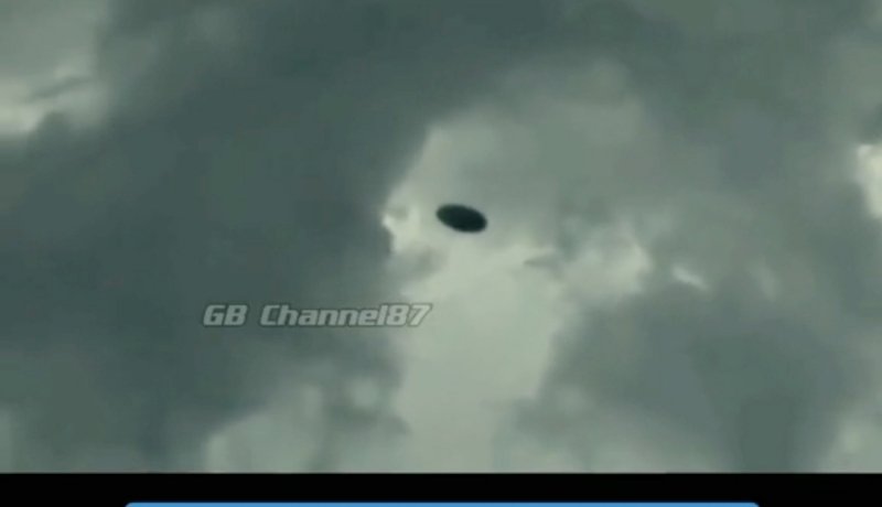 Heboh benda melayang mirip ufo (Foto / Istimewa)