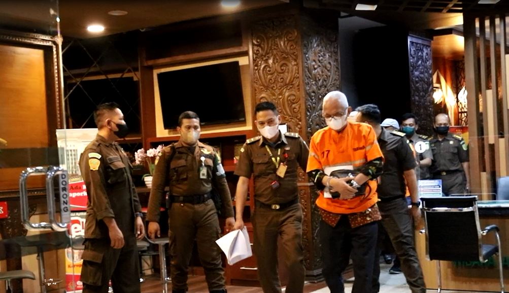 Tersangka korupsi MIN ditahan penyidik Kejati Jatim (Foto / Metro TV)