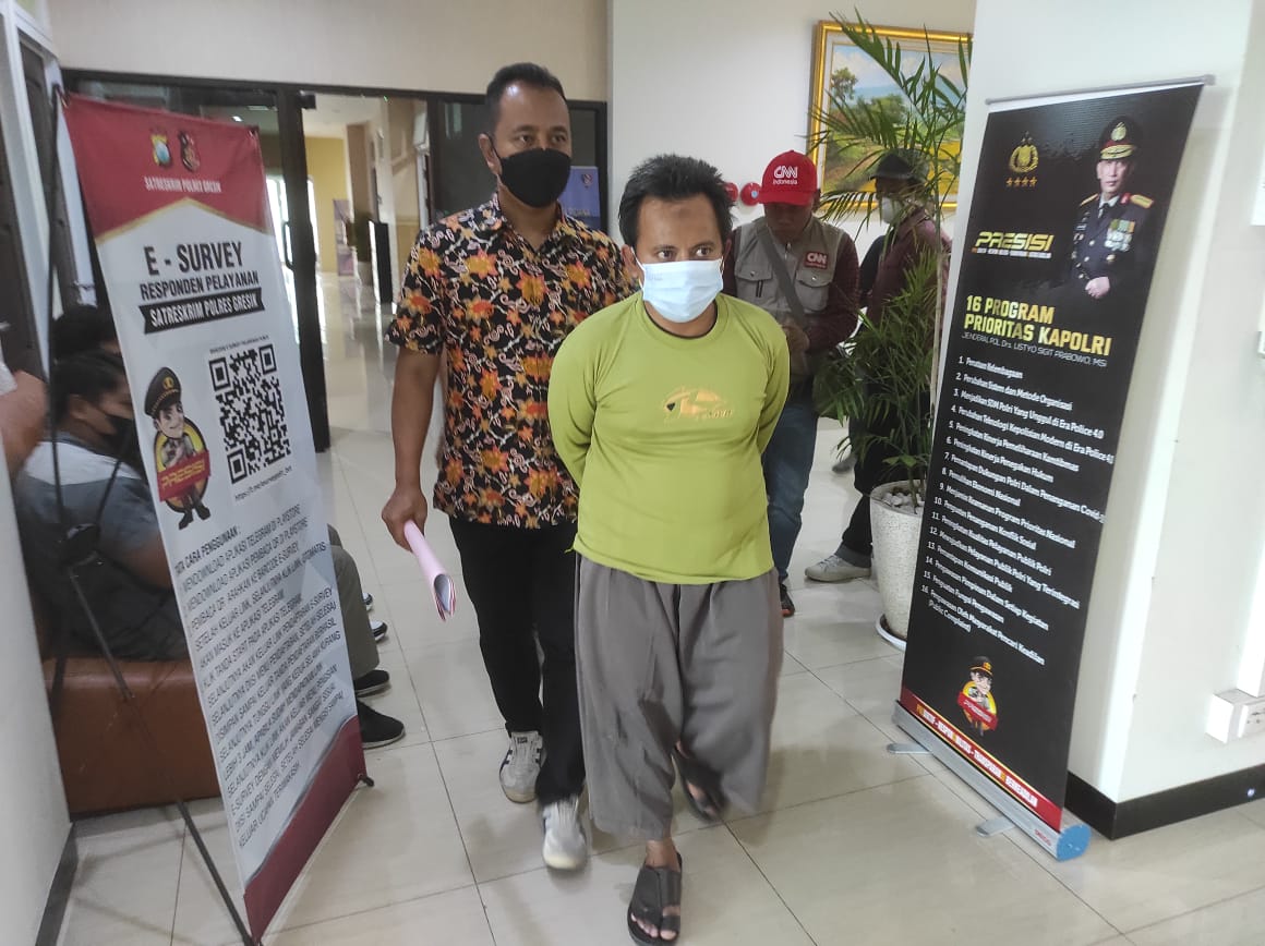 Buchori ditangkap usai mencabuli anak di Gresik (Foto / Metro TV)