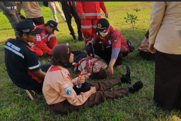 Dipimpin Wabup Sidoarjo, Puluhan Anggota Pramuka Pingsan Saat Upacara