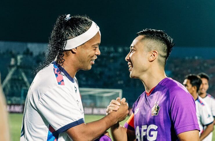 Ronaldinho bersama Kapten Persik Arthur Irwan/persik