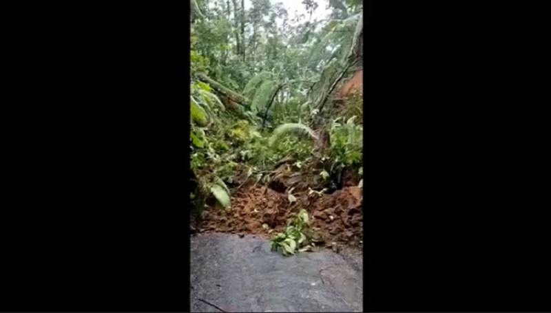 Tebing 12 Meter di Jalur Kawah Ijen Longsor, Akses Banyuwangi-Bondowoso Putus