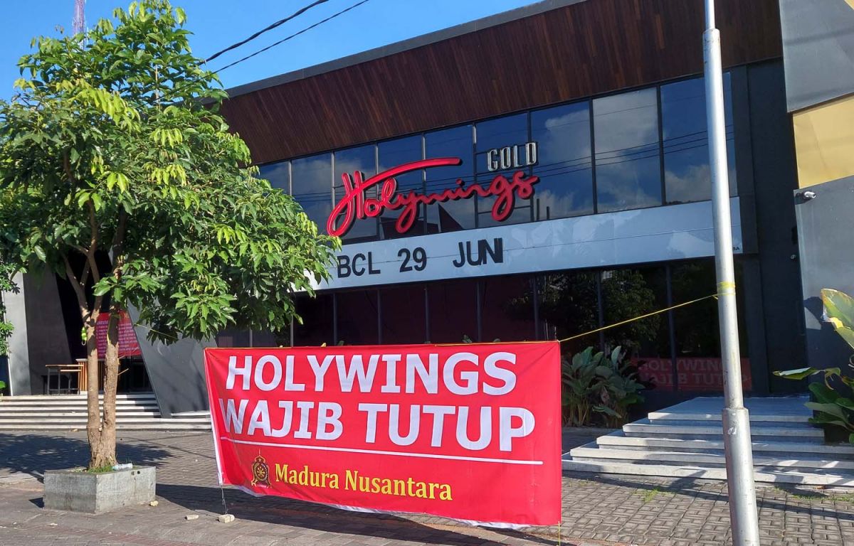 Izin Holywings Surabaya dibebukan pemkot (Foto / Metro TV)