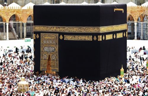 Kenapa Pesawat Terbang Dilarang Melintas di Atas Kabah?