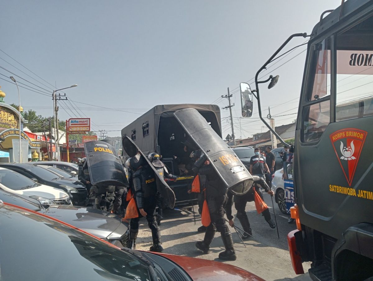 Dapat Perlawanan, Personel Pengamanan Jemput Paksa Tersangka Pencabulan Santri di Jombang Ditambah