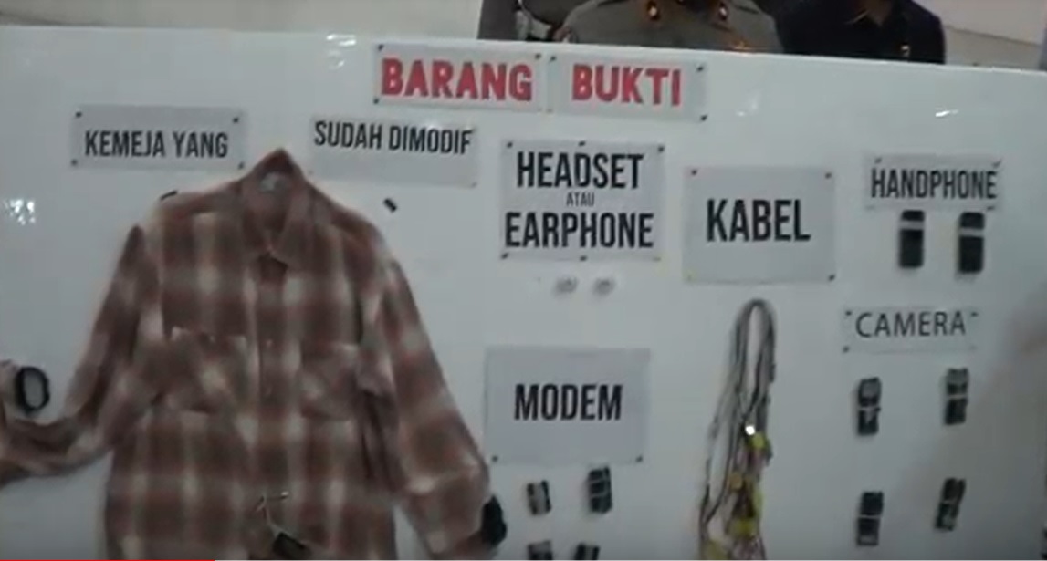 Barang bukti perlengkapan joki masuk perguruan tinggi negeri/metrotv