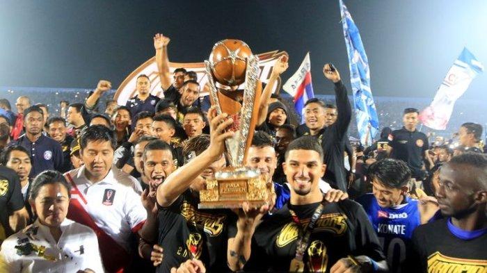 Arema FC merayakan kemenangan usai menjuarai Piala Presiden 2022 (Foto / Istimewa)