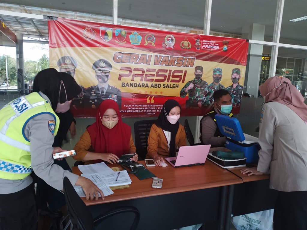Gerai vaksinasi booster di Bandara Abdul Rachman Saleh di Kabupaten Malang, Jawa Timur/Dok. Polres Malang.