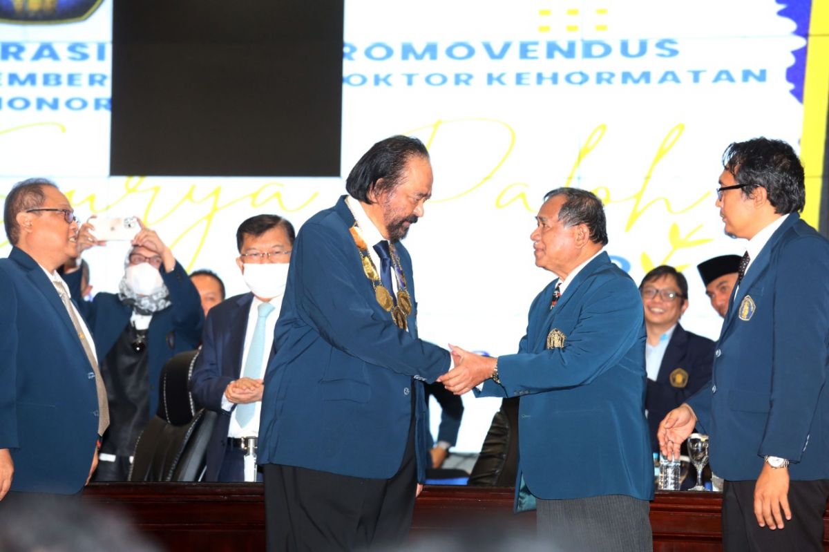 rya Paloh meraih gelar doktor honoris causa (Foto/ Metro TV)