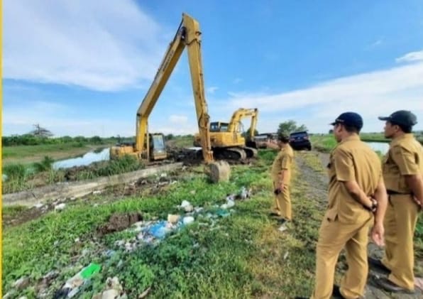 Proses pengerukan Kali Lamong, Gresik (Foto / Istimewa)