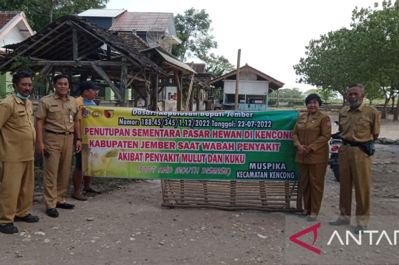 Penutupan pasar hewan di Kecamatan Kencong, Kabupaten Jember (ANTARA/HO-Disperindag Jember)