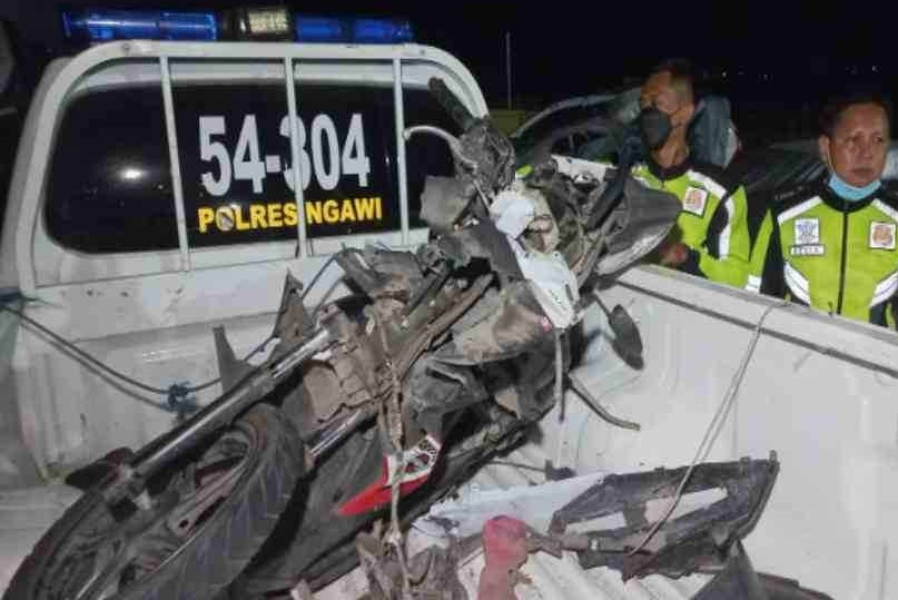 Pelajar di Ngawi Tewas Tabrak Truk, Barang Dijarah