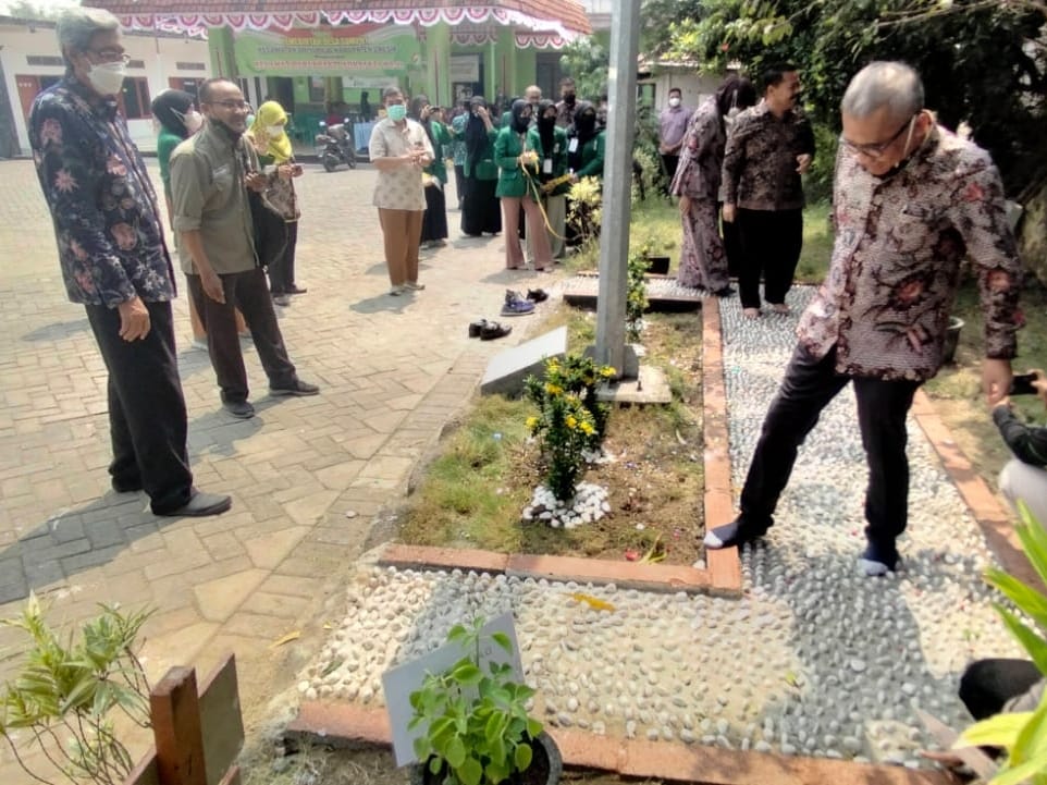 Mahasiswa Unusa Resmikan Taman Lansia di Driyorejo Gresik