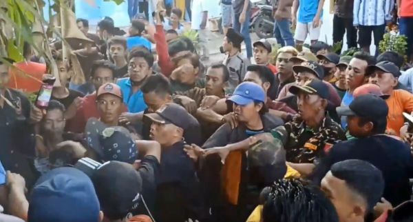Sedekah Bumi di Pasuruan Diwarnai Tawuran